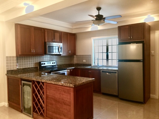 LOVELY 2 BEDROOM APARTMENT WITH APPLIANCES ONLY AT HUTTON PLACE, ST ANNS- TT$7000/MTH 