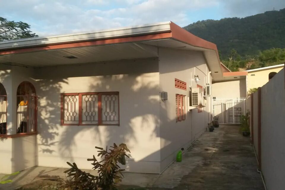FOR RENT FURNISHED 2 BEDROOM ANNEX APARTMENT IN CRYSTAL STREAM @TT$5,000.00