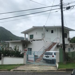 House/apartment building for sale in Petit Valley