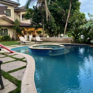 EXECUTIVE  STYLE 5 BEDROOM, 4 AND 1/2 BATHROOM HOUSE FOR SALE ON 23,000 SQ FT LAND