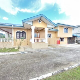 DEBE SIX(6) BEDROOM HOUSE ON OVER 2.5 LOTS FOR SALE