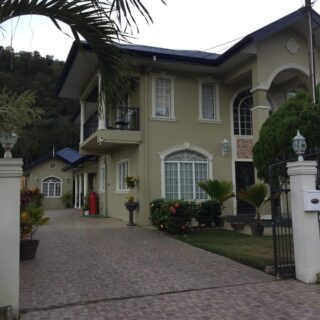 Beautiful Home in Santa Cruz. Asking $3.9 O.N.O. Has Rental Income Earnings!!!