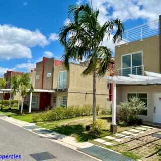 Modern 3 Bedroom Townhouse – Montrose Place