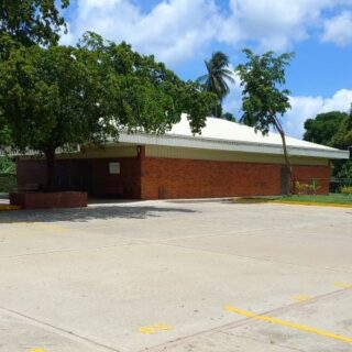 BARATARIA -COMMERCIAL BUILDING WITH PARKING 40 VEHICLES $13M