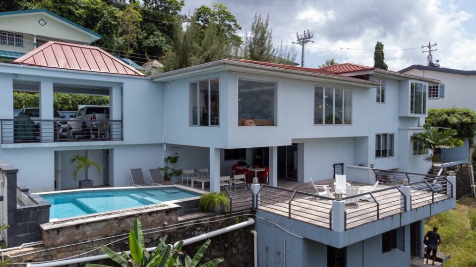 House For Sale/ Rent – Newbury Hill, Glencoe – $8MTT/ $6,000US