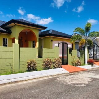 3 Bedroom Property For Sale! The Palms Longdenville $2,100,000