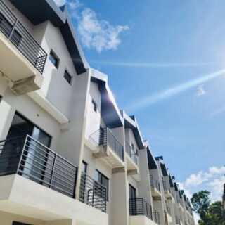 South -Philippine-Tri level Townhouse- 3Bed-2.5Bath-AC-Parking