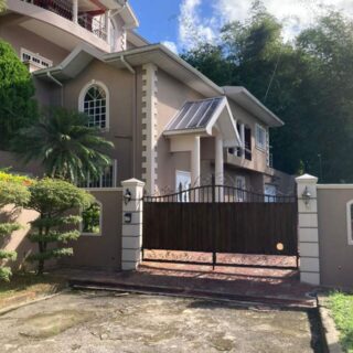 House for rent in Petit Valley
