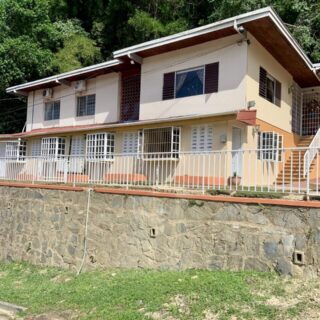 ⭐️New Rental “Pet Friendly” Listing situated 📍 Woodland Terrace, Maraval nestled in the Maraval Valley with beautiful Mountain Views ⛰️