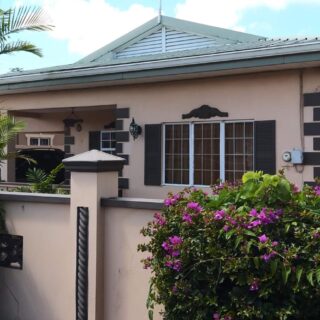 3 bed 2.5 bath home in Gated Community, Arima