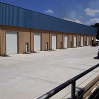 2,500 sqft warehouse bay for rent at Freeport.