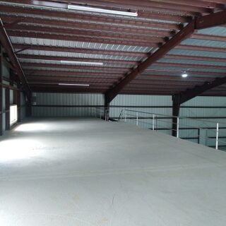 6,500 sqft Warehouse Bay, with Mezzanine for rent at Freeport