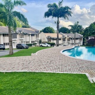 MEADOWS TOWNHOUSE MARAVAL