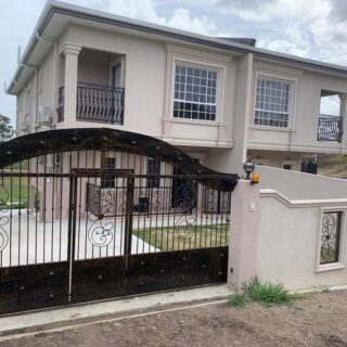 3 bedroom Duplex for Sale in La Romain – $2,200,000 neg