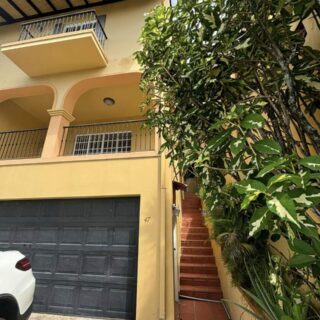 Townhouse for rent in Cascade