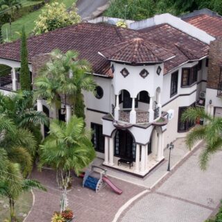 Grand Home in Moka for Sale