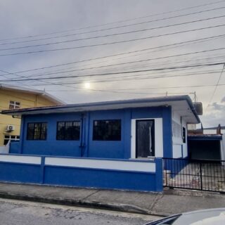 💥 Commercial Building in St. James for RENT or SALE! 💥  📍 Prime Location! Conveniently situated on the bustling Bengal Street, close to Long Circular Mall.