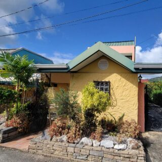 Charming Townhouse in Paradise Court, Tacarigua!