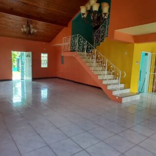 Freeport – Split level 3 bedroom house