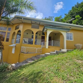 Acono Ridge, Maracas Valley: Split Level, 4 bedroom/2.5 bath – 2.7 m