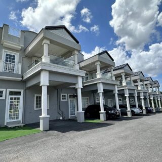 La Romaine Townhouse FOR SALE!