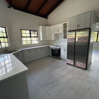Alyce Glen Modern House