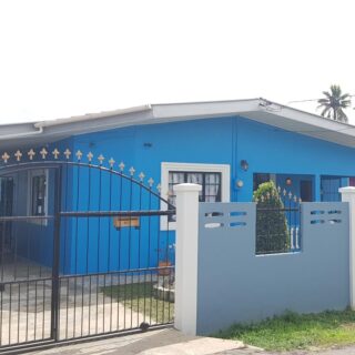 Single storey 2 bedrooms, 1 bath Freeport Home